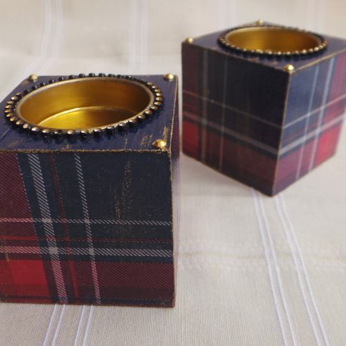 Conjunto de suportes de vela "Kilt"/ "Kilt" Set candle holders (1)