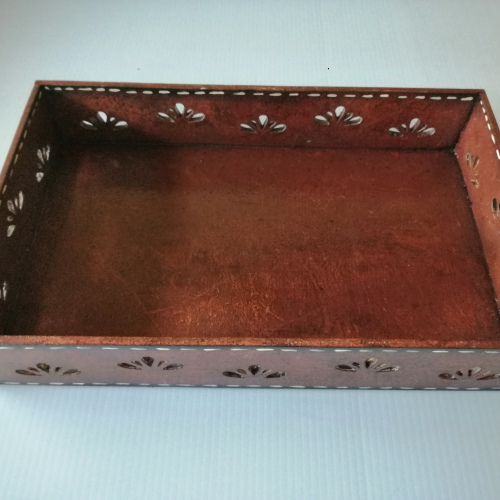 Tabuleiro multiusos castanho / Brown multipurpose tray