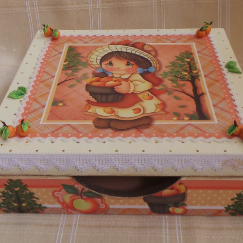 Caixa de guardanapos c/tampa "Menina" / Napkin box with lid "Girl"