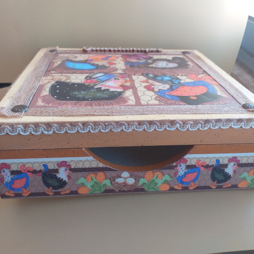 Caixa de guardanapos c/tampa "Galinhas" / Napkin box with lid "Chickens"
